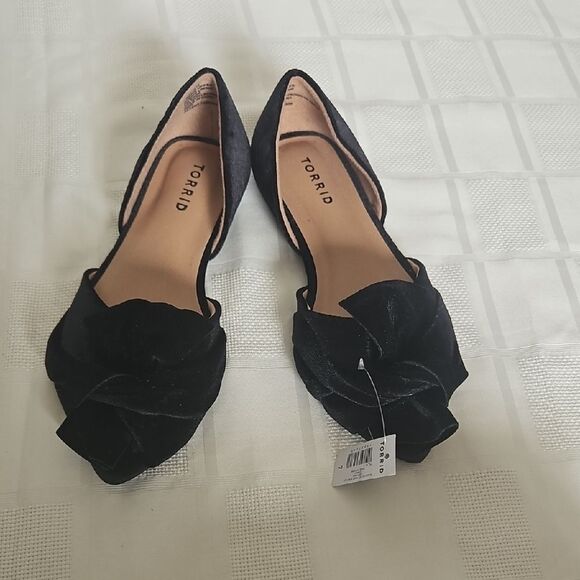 Torrid Black Women's Shoes with Floral Detail - Picture 7 of 16